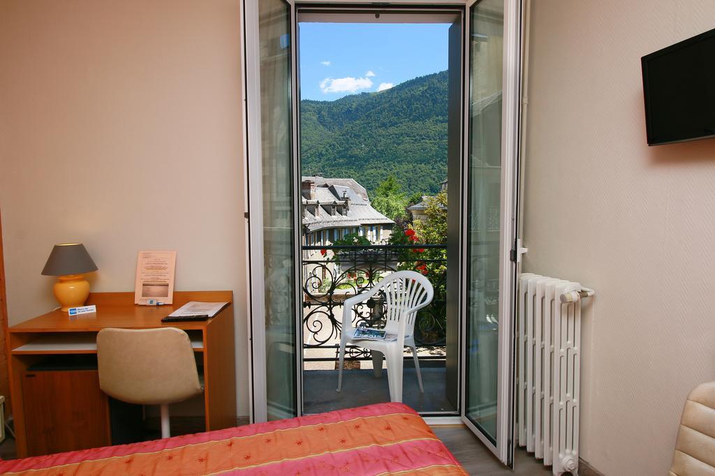 ホテル オテルパノラミック Bagnères-de-Luchon エクステリア 写真