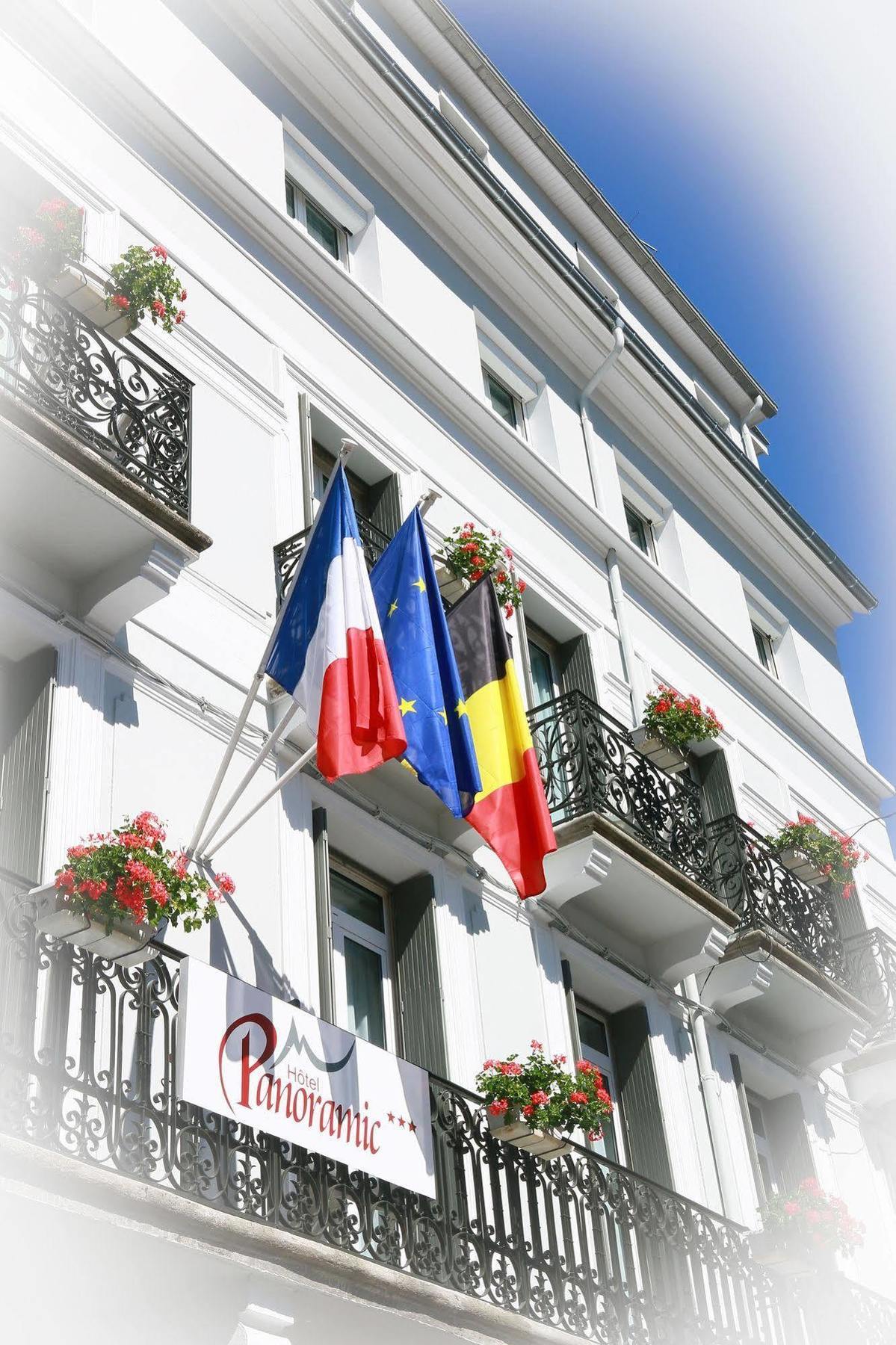 ホテル オテルパノラミック Bagnères-de-Luchon エクステリア 写真